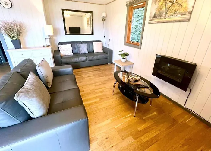 בית נופש Beech 6 Hot Tub