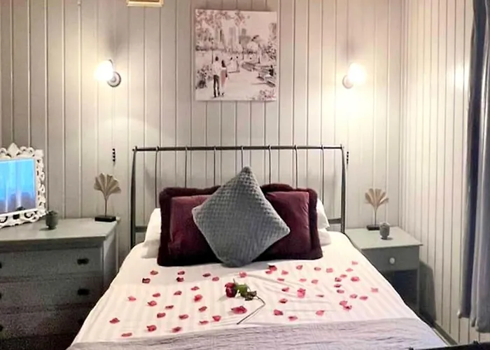 Beech 6 Hot Tub York