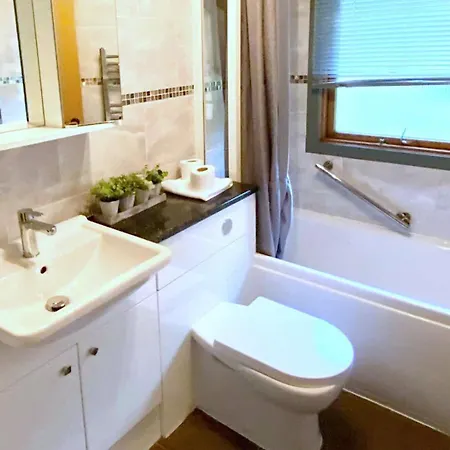 Beech 6 Hot Tub Йорк